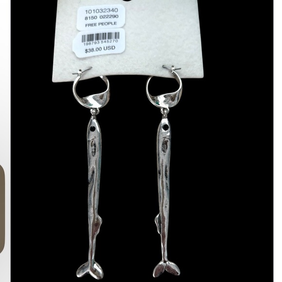 Free People Fish Earrings in Silver Tone NWT - Picture 3 of 3